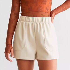 Steve Madden Faux Leather Stretch Waist Short Cream Bone Color Size Medium